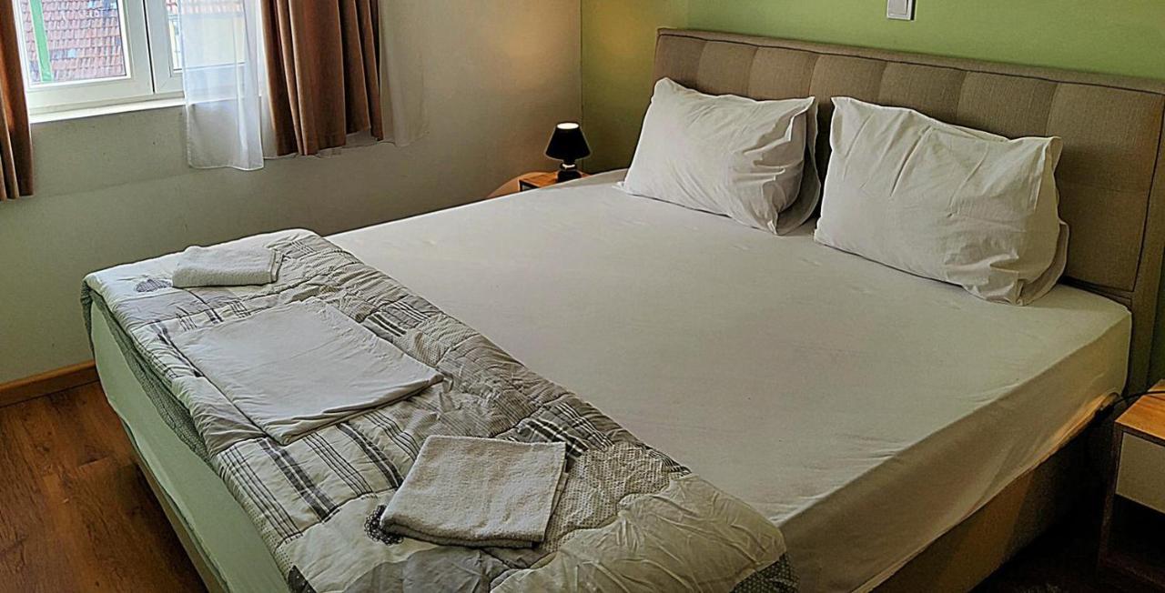 Captivating 15 Sleeps 4 Guests Lägenhet